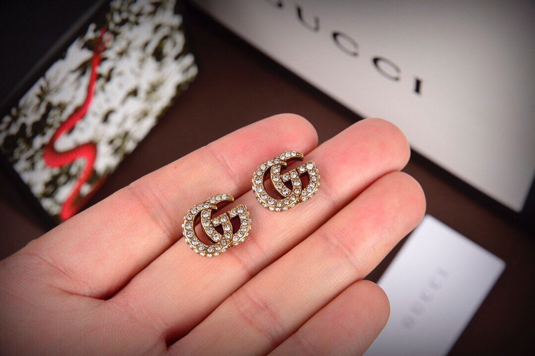 Luxuriöse Ohrstecker mit Doppel G und Strass