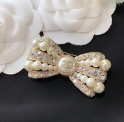 Elegante Perlen-Strass-Schleifenbrosche