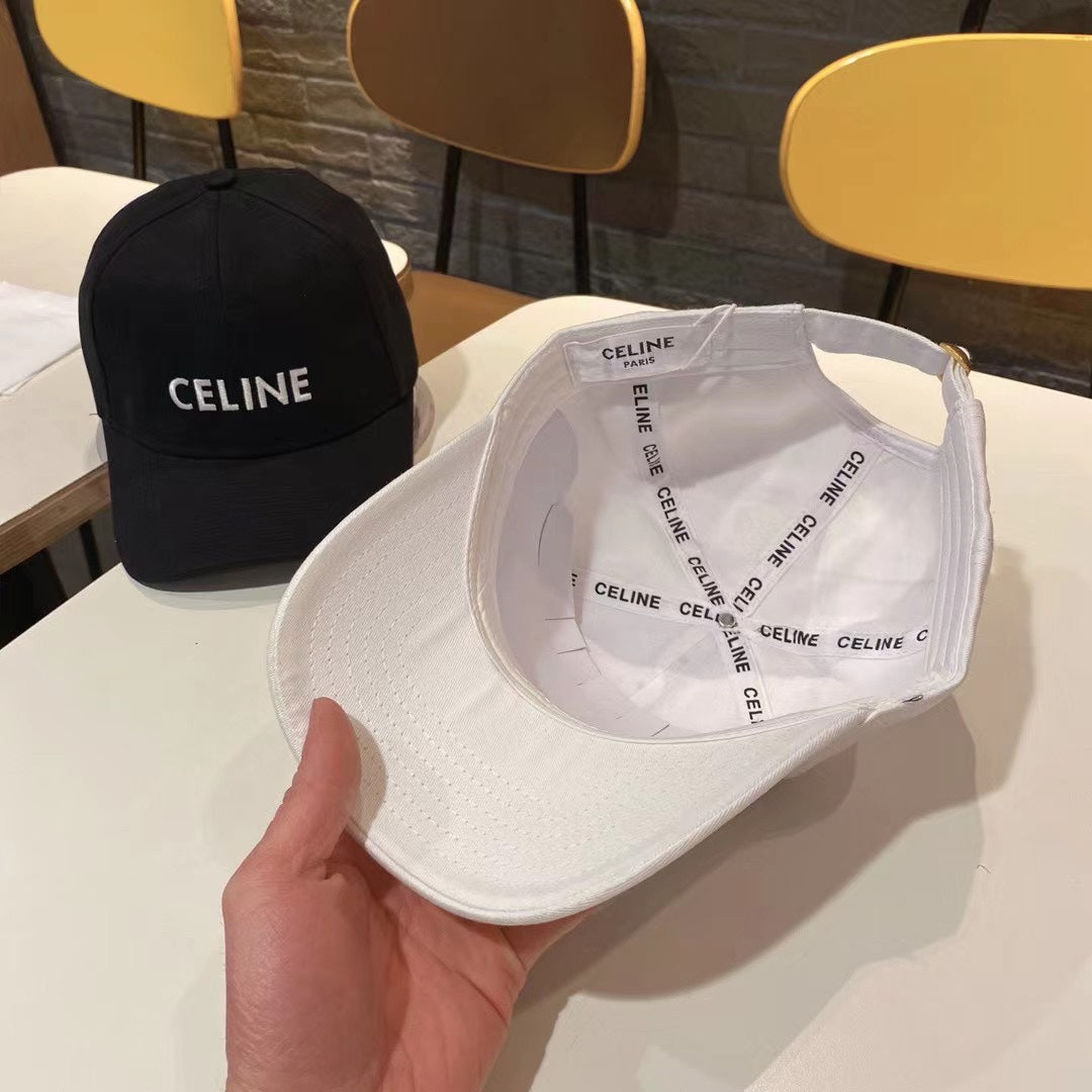 Modische, schlichte Baseballkappe mit Alphabet-Motiv in Volltonfarbe