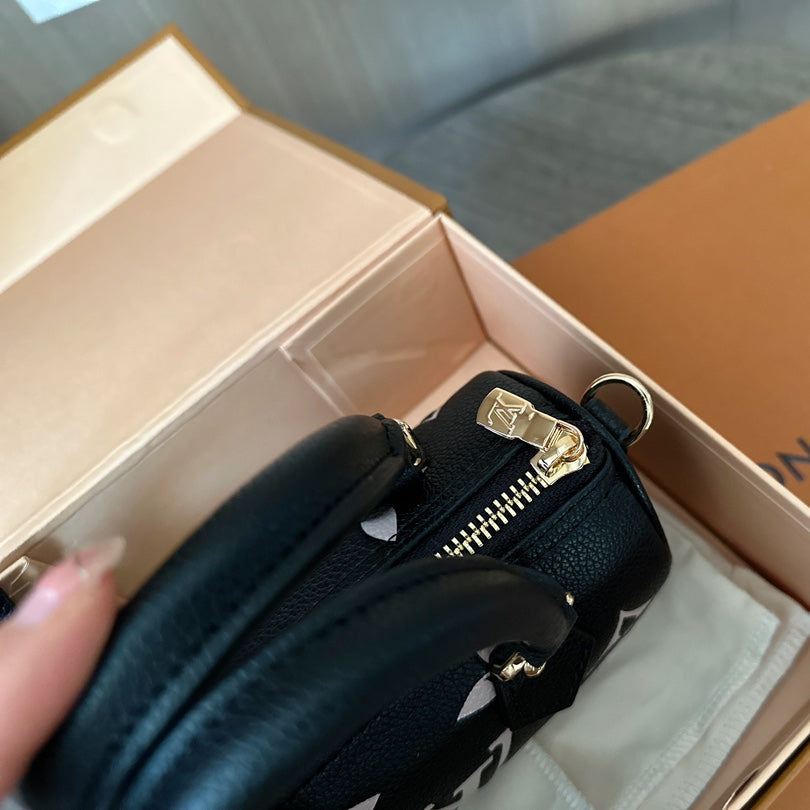 Modische Handtasche aus bedrucktem Leder