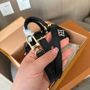 Modische Handtasche aus bedrucktem Leder