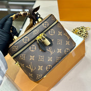 Luxuriöse Bucket Bag Handtasche aus bedrucktem Leder