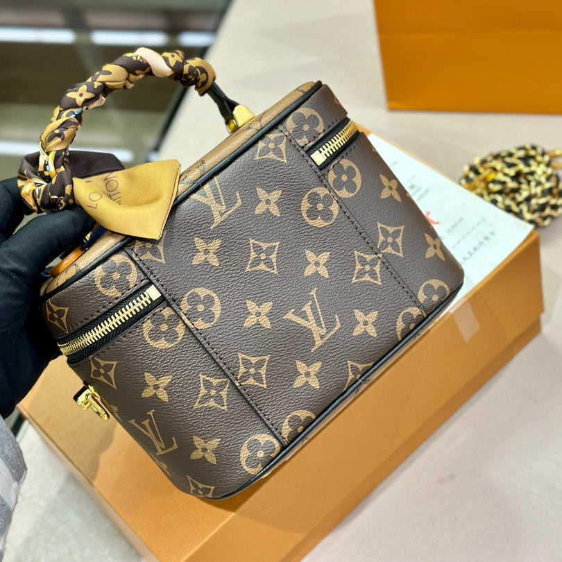 Luxuriöse Bucket Bag Handtasche aus bedrucktem Leder