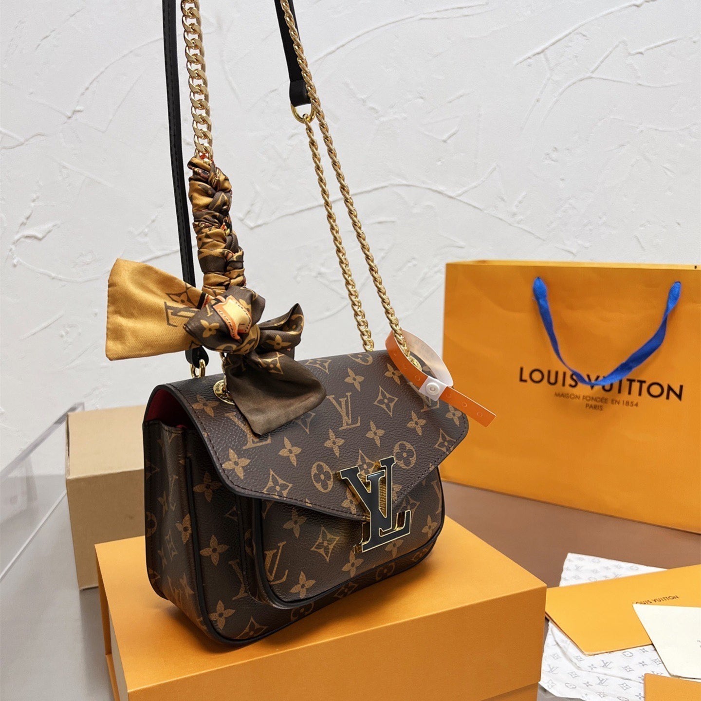 Luxuriöse Umhängetasche aus Leder mit Schleife