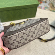 Stilvolle Schultertasche aus Leder mit Doppel G