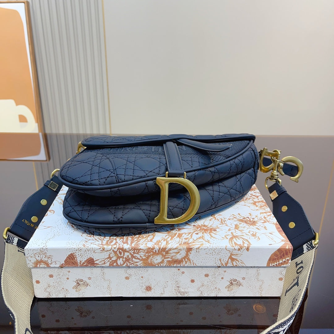 Modische Ringer-Scrub-Satteltasche