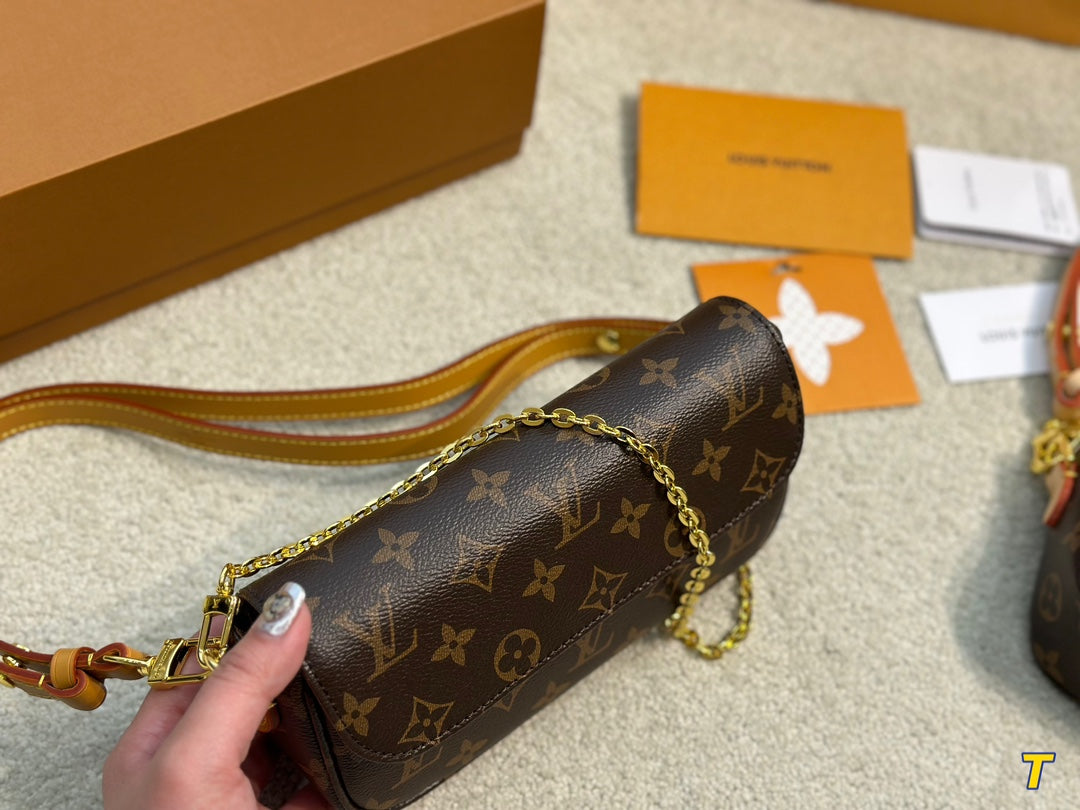 Luxuriöse, klassische Clamshell-Ledertasche mit Aufdruck