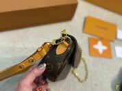 Luxuriöse, klassische Clamshell-Ledertasche mit Aufdruck
