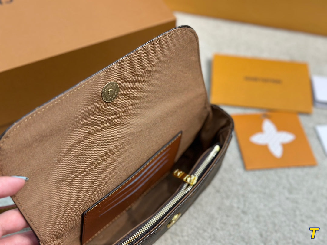 Luxuriöse, klassische Clamshell-Ledertasche mit Aufdruck