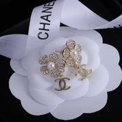 Klassische Doppel-C-Blumenperlen-Strass-Ohrringe