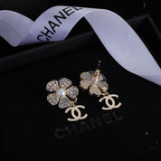 Klassische Doppel-C-Blumenperlen-Strass-Ohrringe