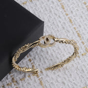 Klassisches offenes Armband mit Doppel-C-Strass