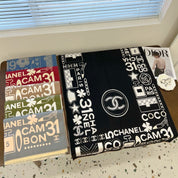 Modischer CC-Buchstabenschal