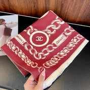 Modischer CC-Buchstabenschal