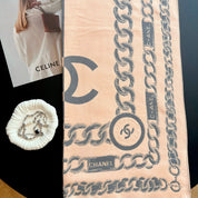 Modischer CC-Buchstabenschal