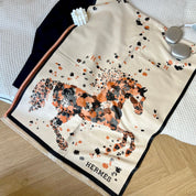 Modischer Schal mit H-Buchstaben