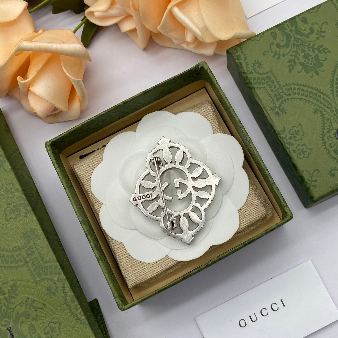 Modische GG Diamantbrosche