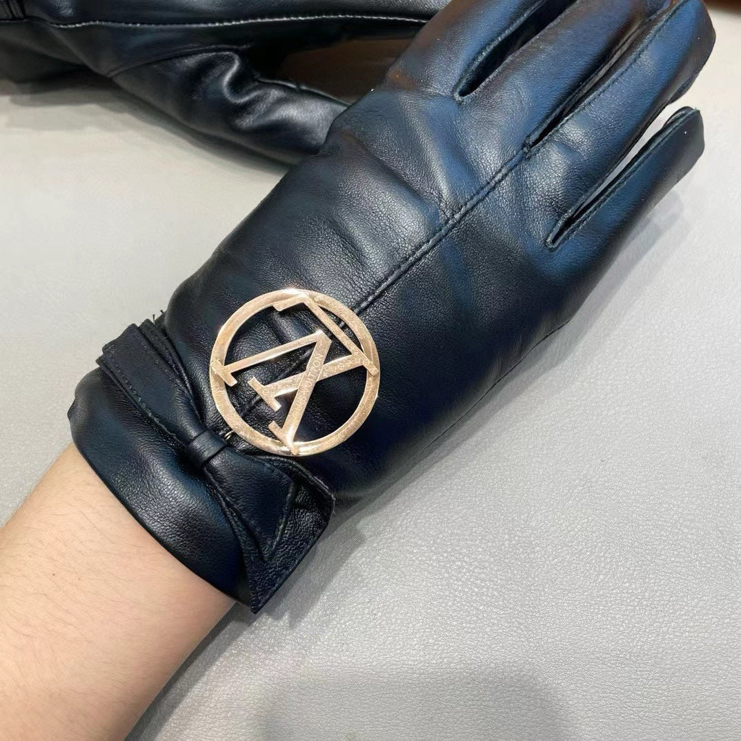 Fashionable four-leaf clover letter gloves