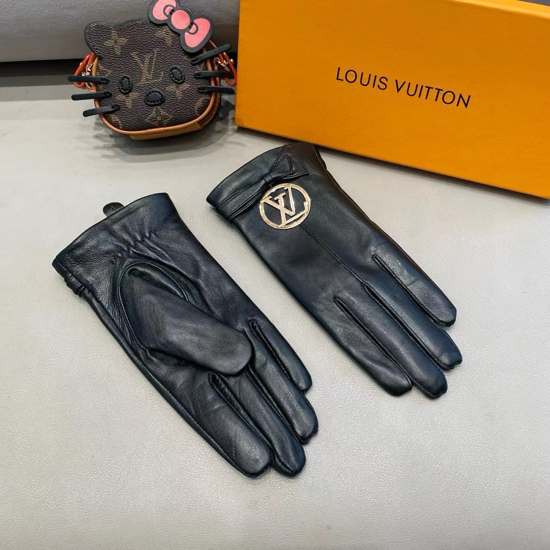 Fashionable four-leaf clover letter gloves