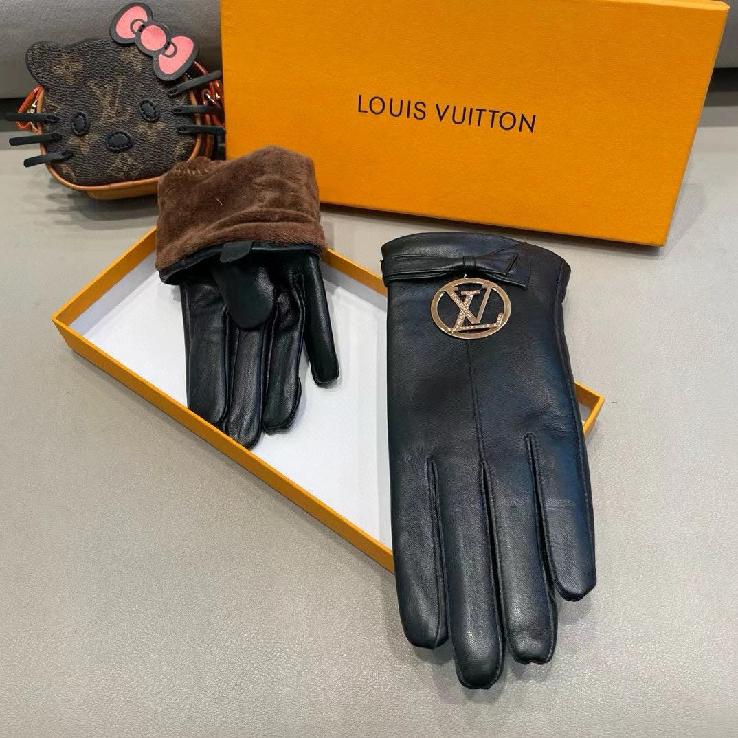 Fashionable four-leaf clover letter gloves