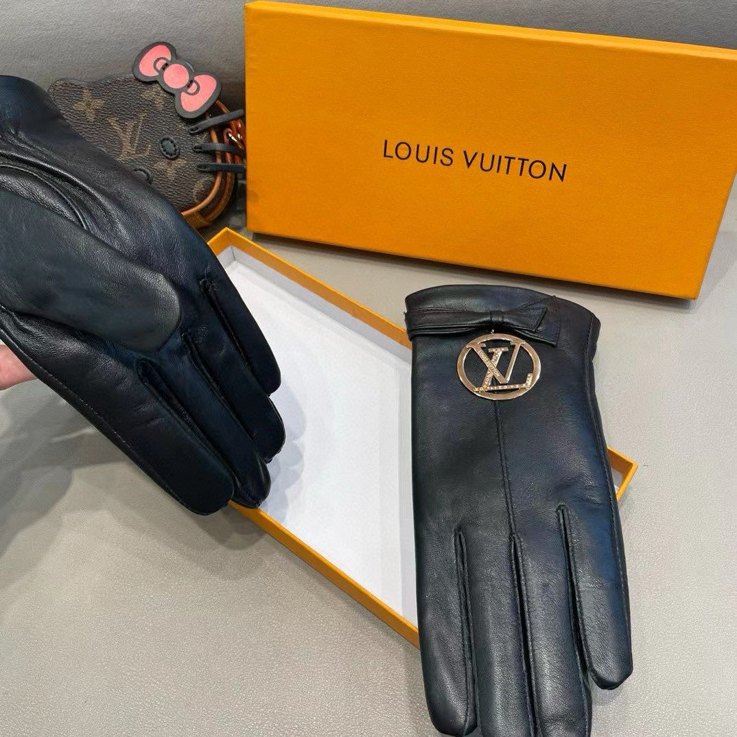 Fashionable four-leaf clover letter gloves