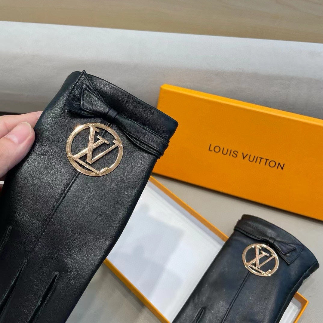 Fashionable four-leaf clover letter gloves