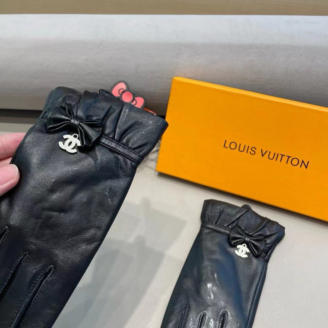 Fashion CC letter gloves