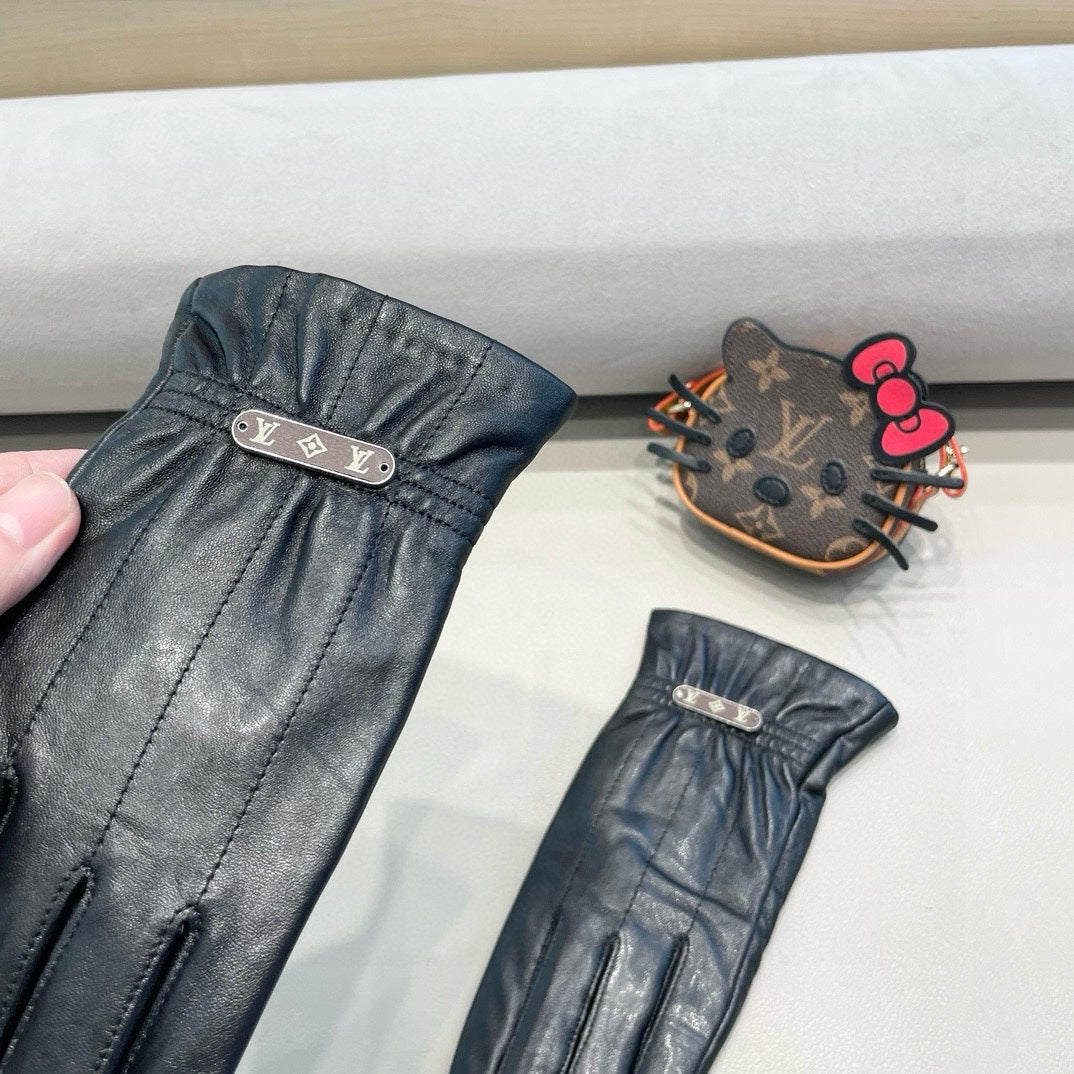 Fashionable four-leaf clover letter gloves