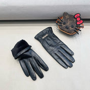 Fashionable four-leaf clover letter gloves