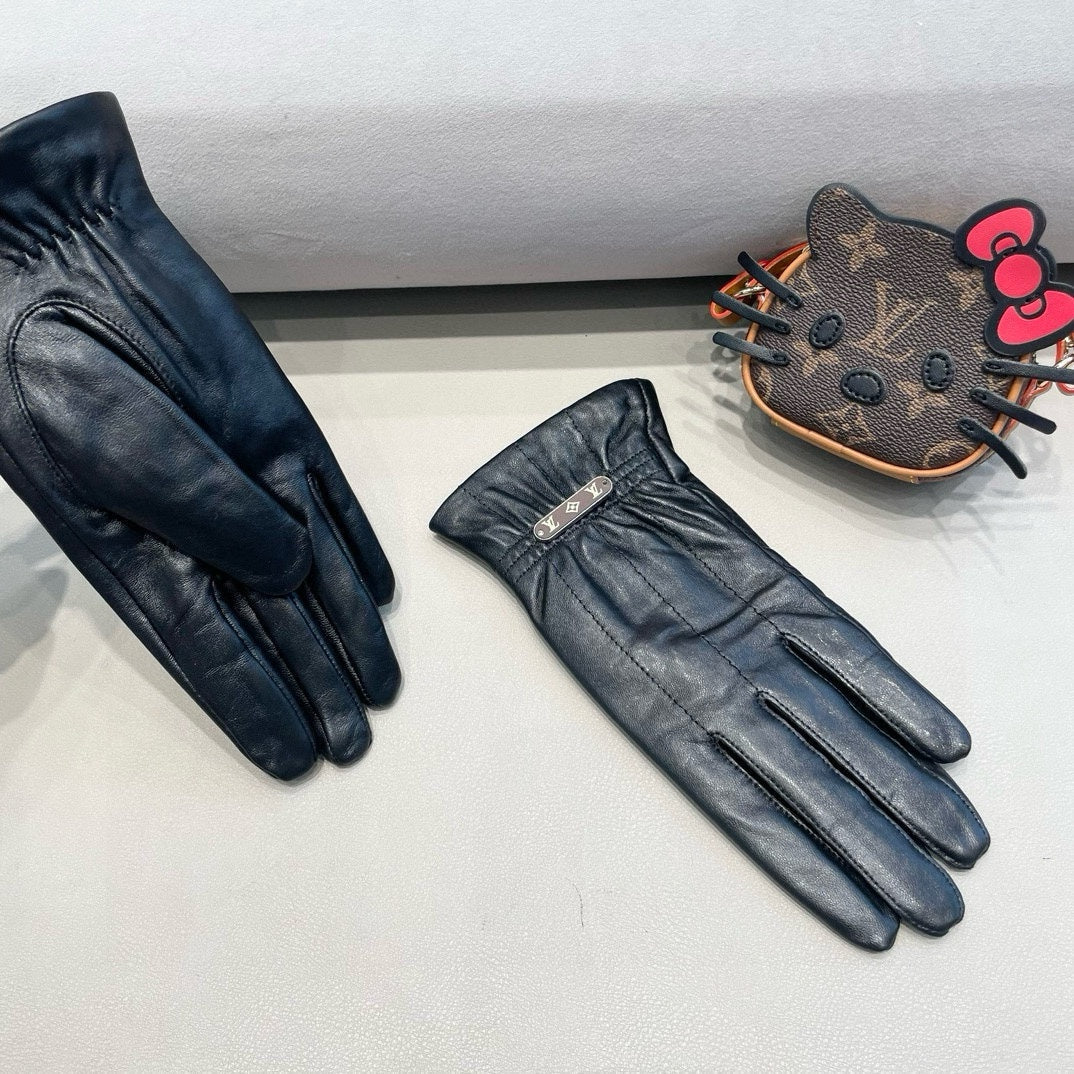 Fashionable four-leaf clover letter gloves