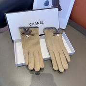 ashion CC letter embroidered camellia gloves