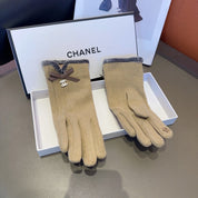 ashion CC letter embroidered camellia gloves