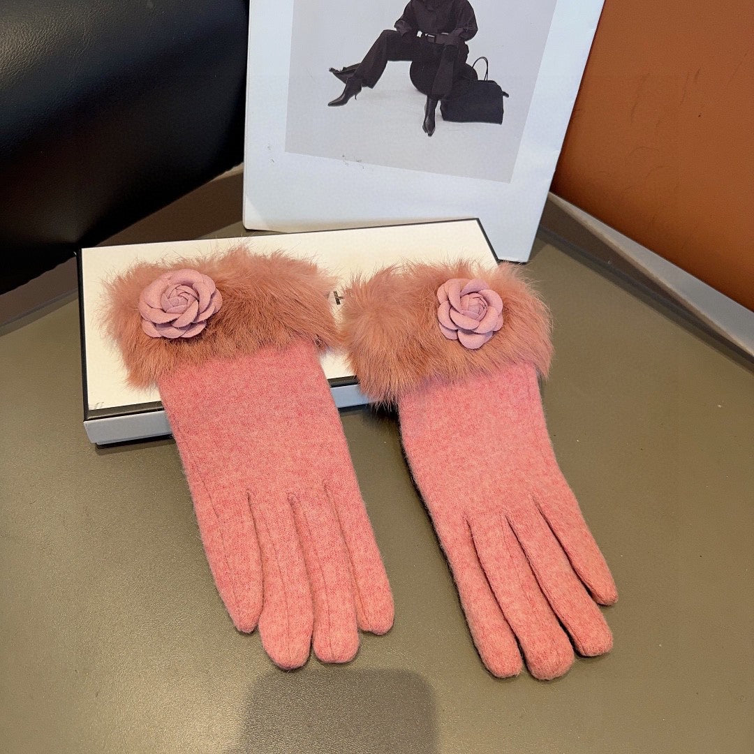 Fashion CC letter embroidered camellia gloves