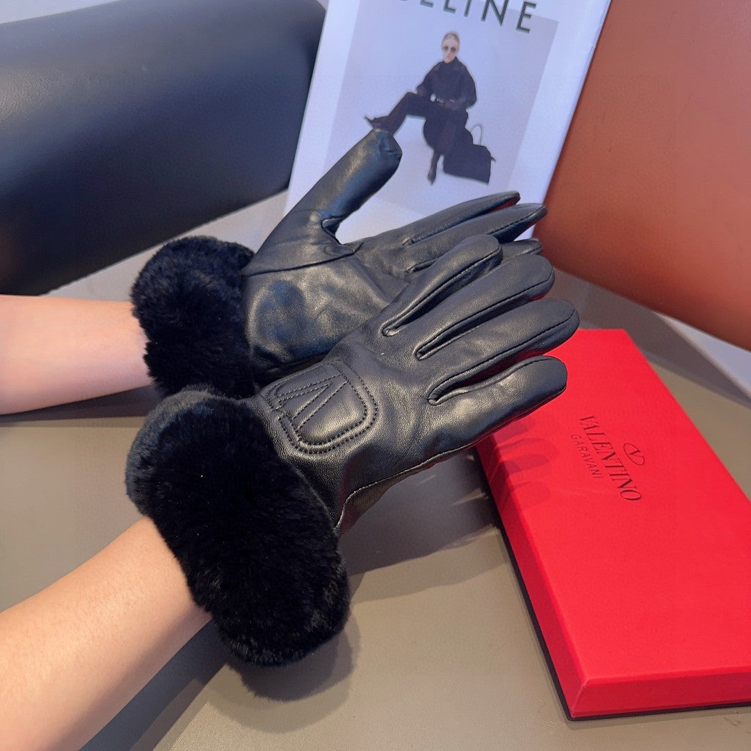 Fashion V letter gloves