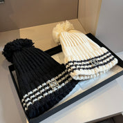Modische Plüsch-CC-Strickmütze