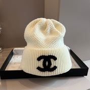 Modische Plüsch-CC-Strickmütze