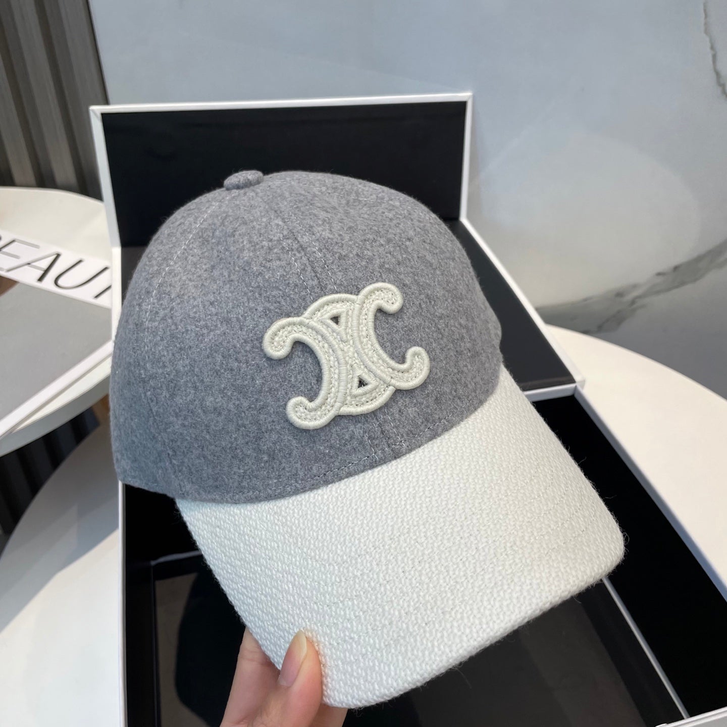 Modische Baseballkappe mit CER-Buchstaben