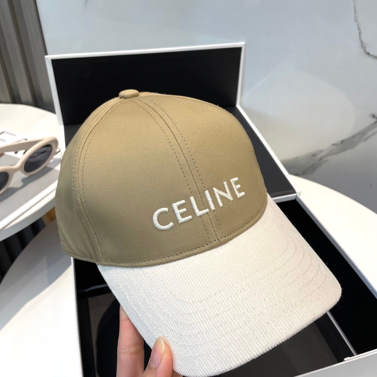 Modische Baseballkappe mit CER-Buchstaben