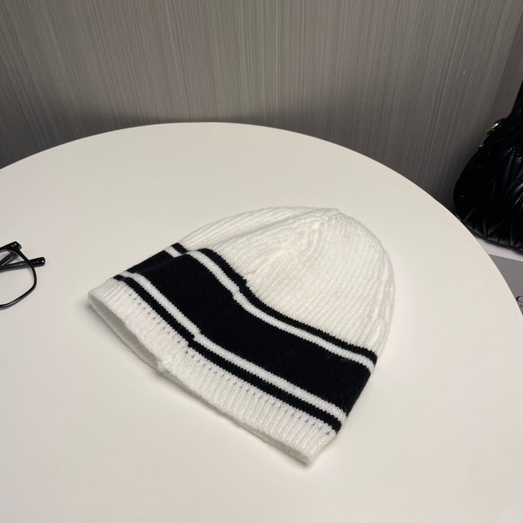 Modische Strickmütze mit Doppel-B-Buchstaben
