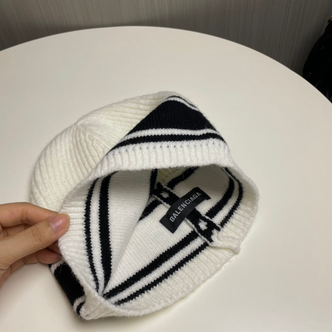 Modische Strickmütze mit Doppel-B-Buchstaben