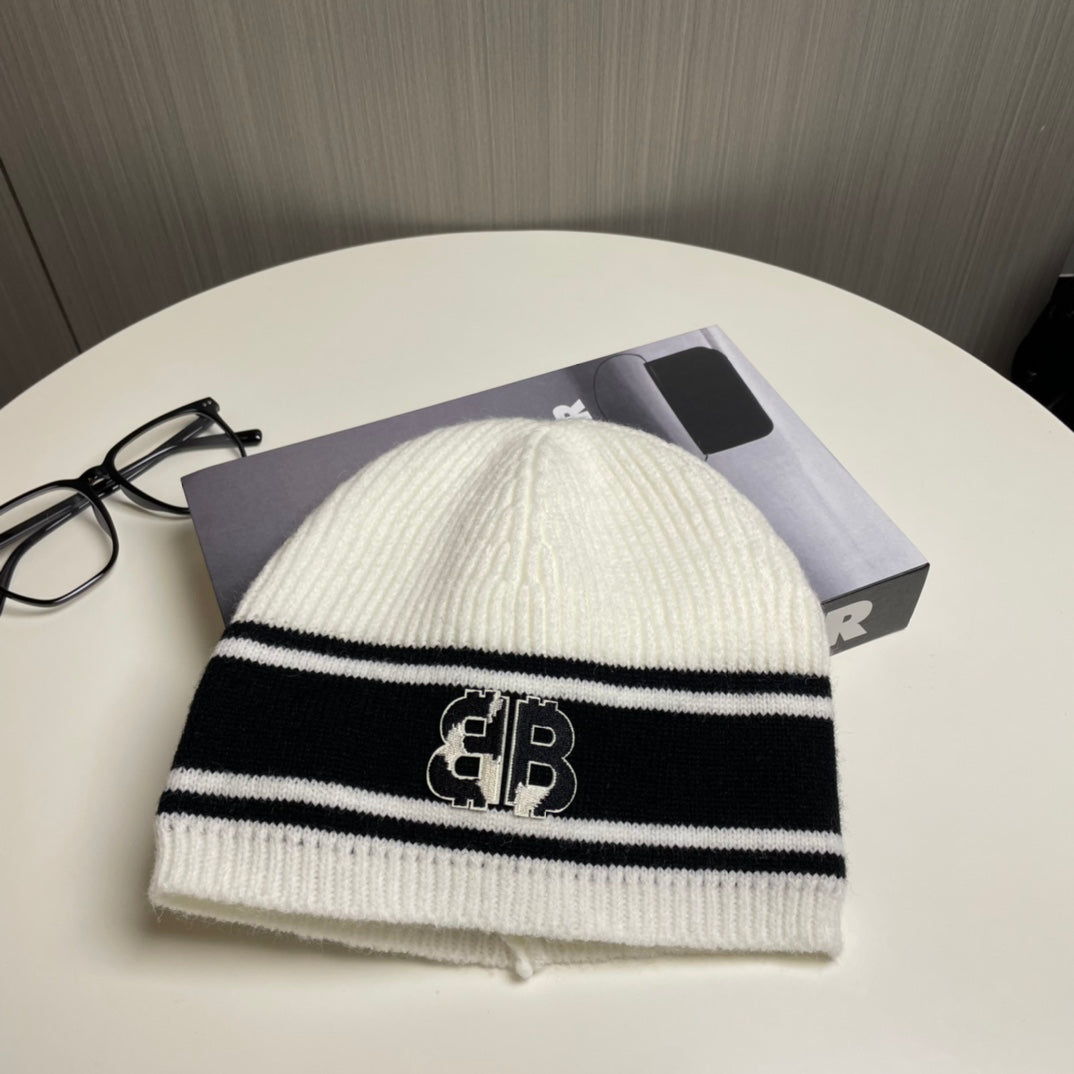 Modische Strickmütze mit Doppel-B-Buchstaben