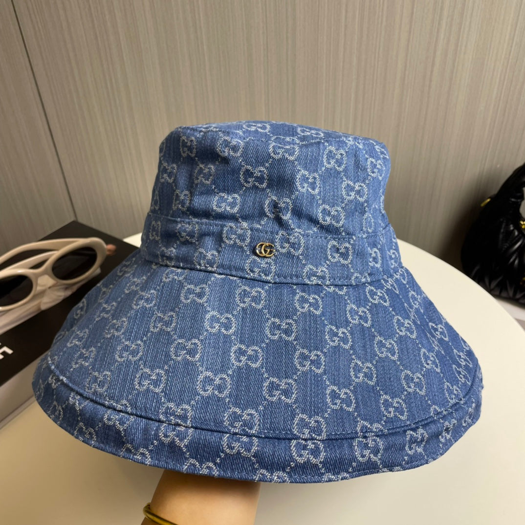 Modischer Bucket Hat mit GG-Buchstaben