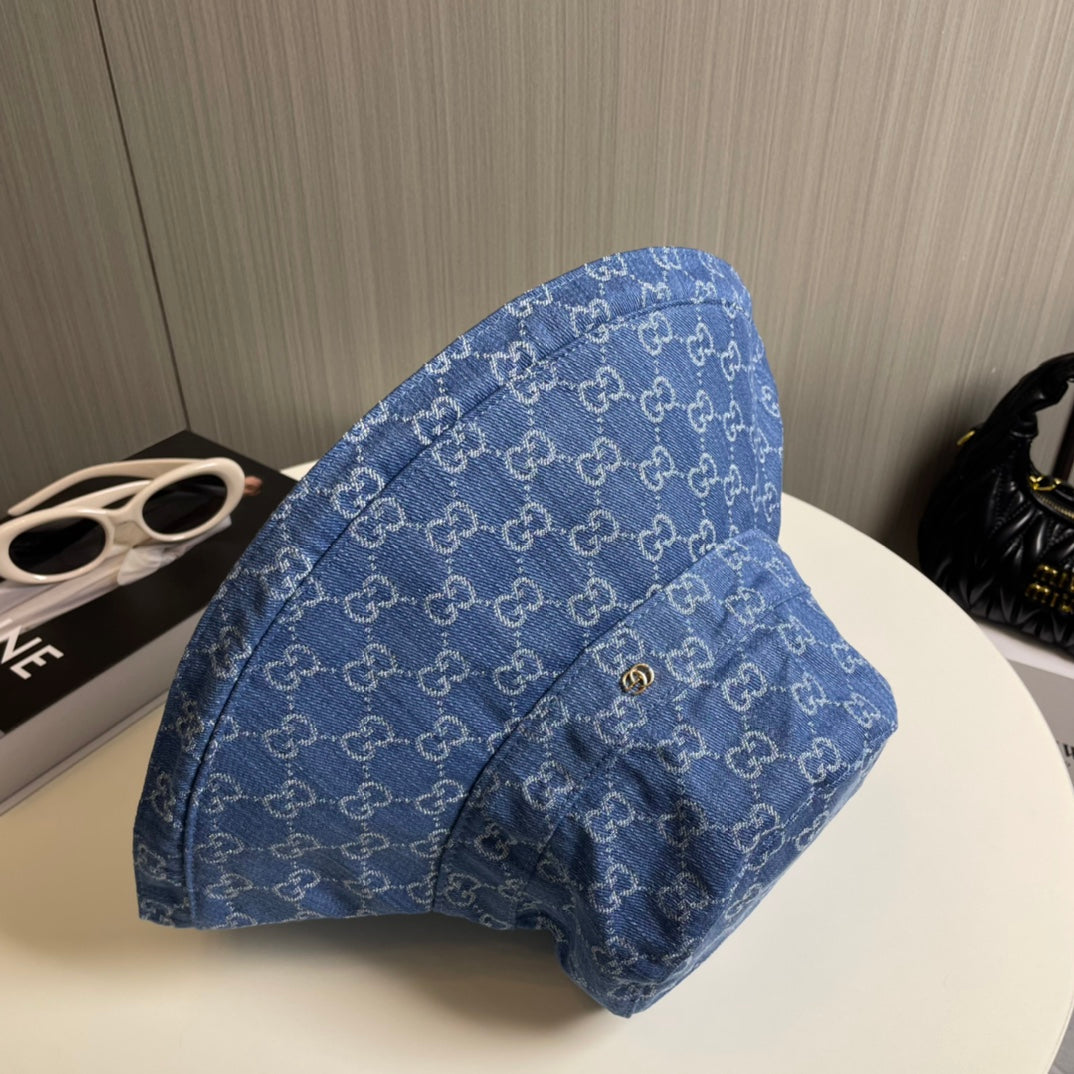 Modischer Bucket Hat mit GG-Buchstaben
