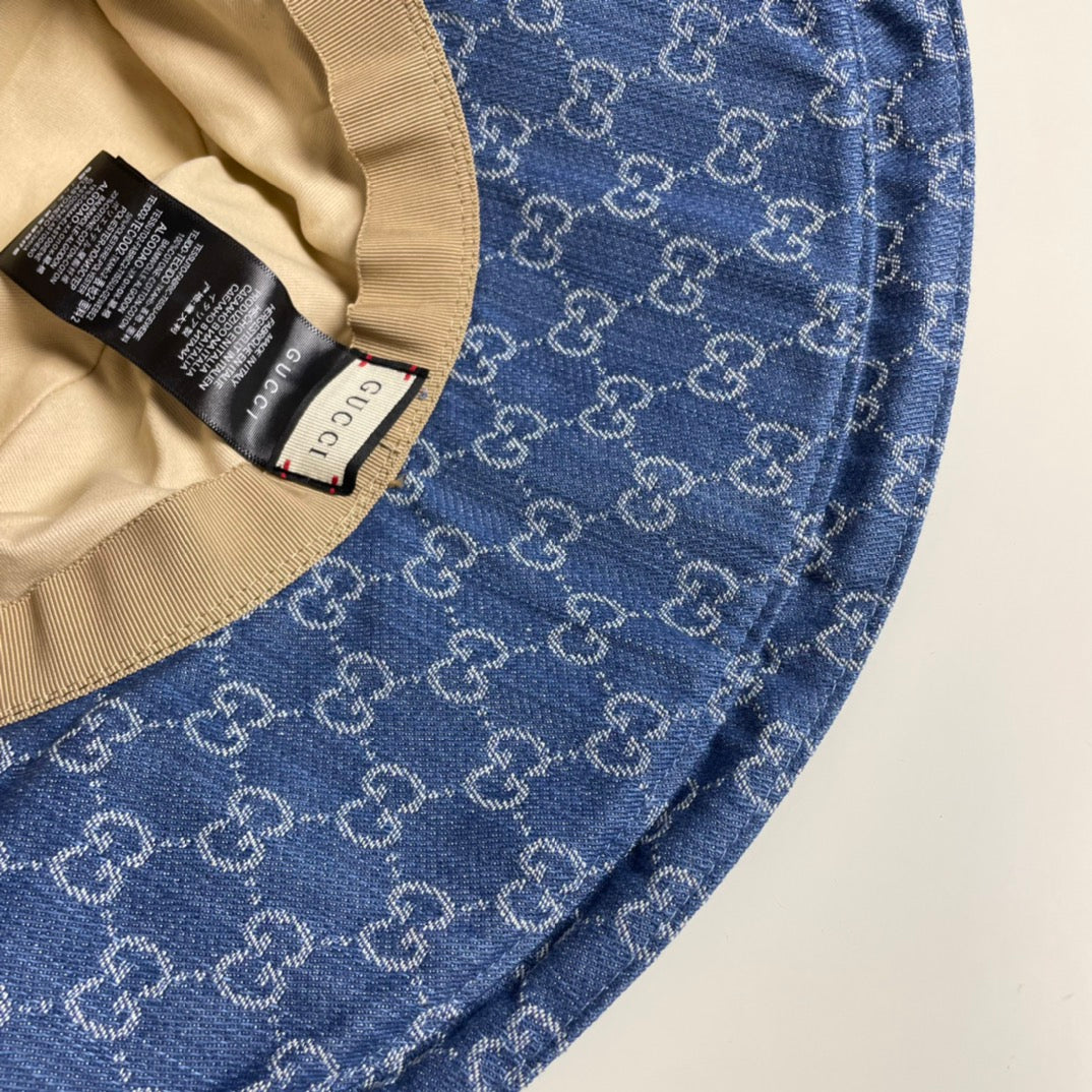 Modischer Bucket Hat mit GG-Buchstaben