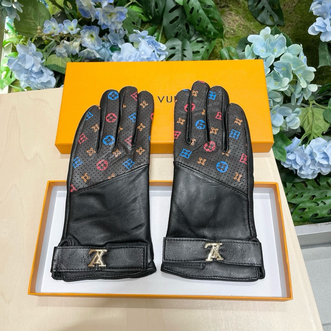 Fashionable four-leaf clover gloves
