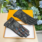 Fashionable four-leaf clover gloves