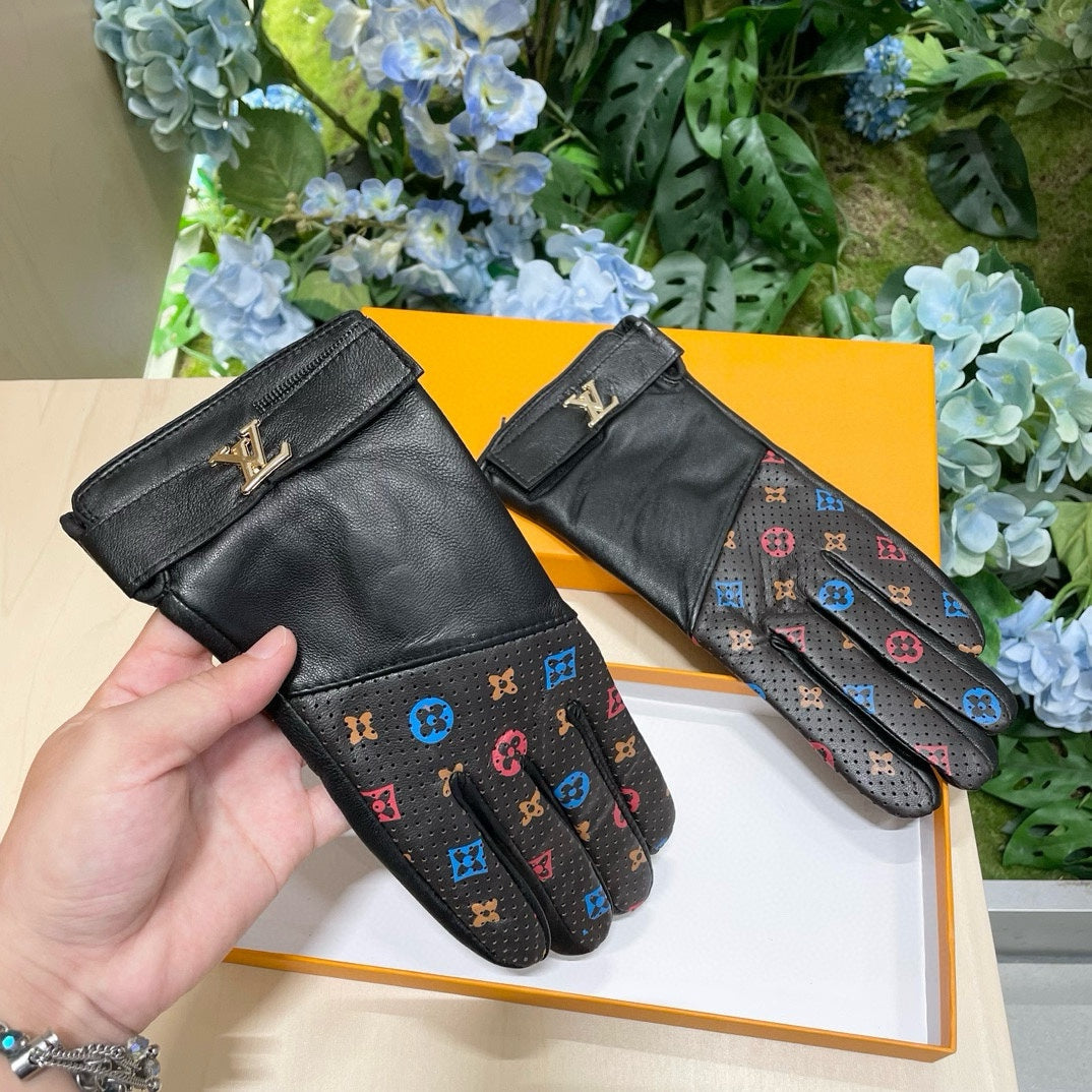 Fashionable four-leaf clover gloves