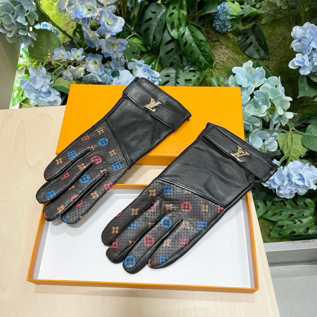 Fashionable four-leaf clover gloves