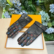 Fashionable four-leaf clover gloves