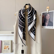 Classic four-leaf clover letter pattern scarf